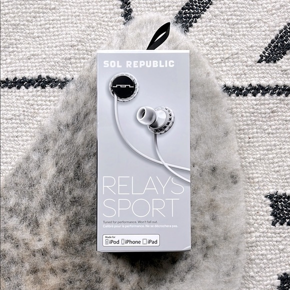 SOL Republic Other - SOL REPUBLIC Relays Workout Sport White Wired 3-Button In-Ear Headphones—Apple